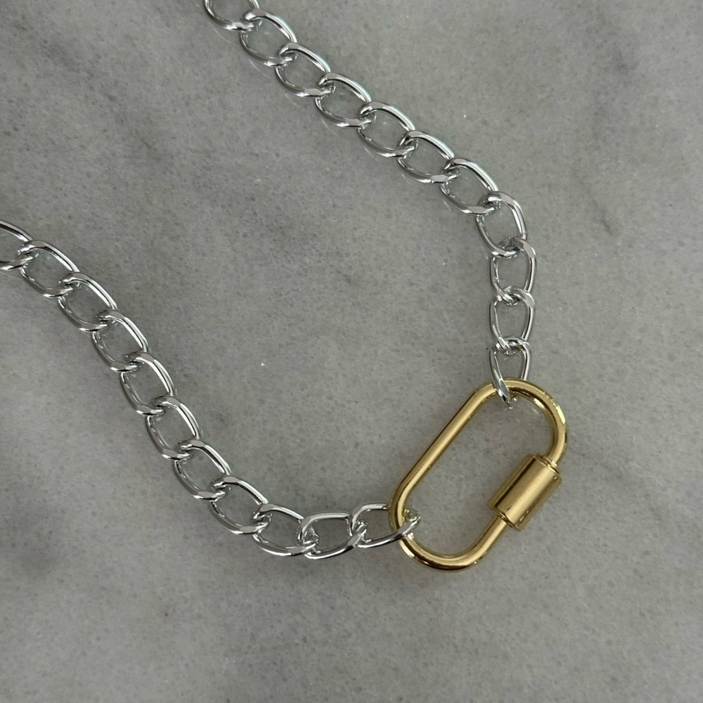 COPY - COPY - Silver Gold Carabiner Clasp Chain Link Necklace 

Brand New